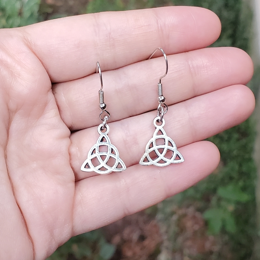 NWOT Silver Celtic Knot Triquetra Trinity Earrings - Picture 6 of 9